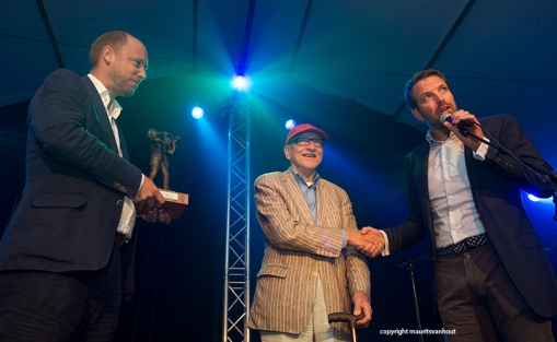 Laren Jazz 2015. Uitreiking award aan Cees Schrama voor zijn verdiensten.